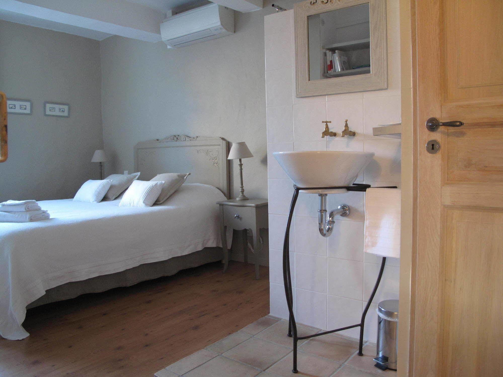 Le Mas De L'Olivier Hotel Loriol-du-Comtat Екстериор снимка